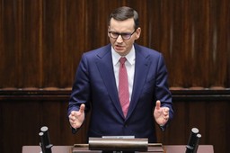 Morawiecki: To Łukaszenka używa ludzi jako żywych tarcz