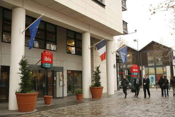 Należący do sieci Accor hotel IBIS w jednej z dzielnic Paryża