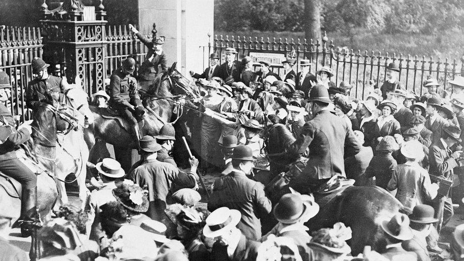 Kobiety podczas jednej z manifestacji w Londynie w 1914 r.