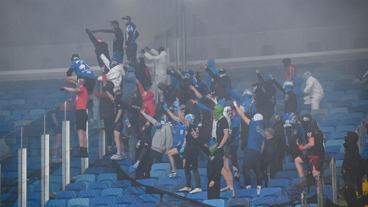 Brutalne zamieszki na Stadionie Śląskim. Policja musiała użyć armatki [WIDEO]