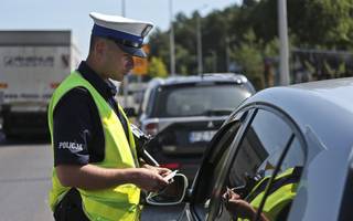 Policja zatrzymała więcej praw jazdy w okresie pandemii