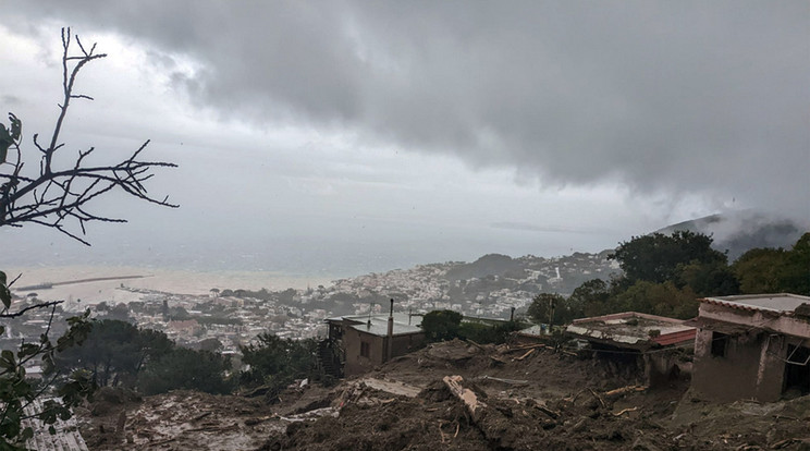 A pusztítás nyomai a dél-olaszországi Ischia szigetén fekvő Casamicciolában történt földcsuszamlás helyszínén./Fotó: MTI/EPA/ANSA ITALY 