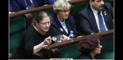 Jak nie w Madrycie, to przy korycie. Memy o jedzeniu posłanki Pawłowicz