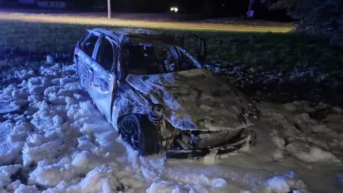 Jechała ponad 250 km/h, BMW spłonęło. Prokuratura postawiła zarzuty 19-latce