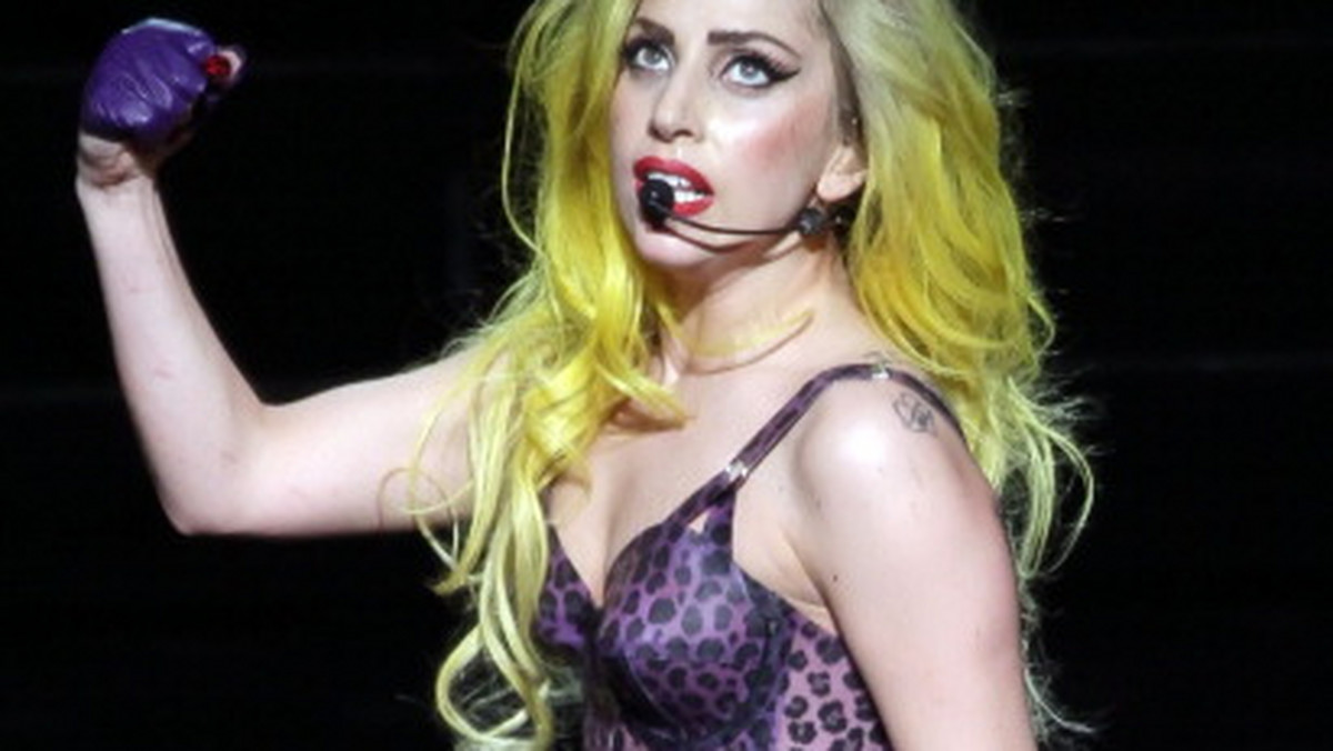 Lady Gaga zdradziła, że utwór "Fashion of His Love" jest poświęcony pamięci tragicznie zmarłego projektanta mody - Alexandra McQueena