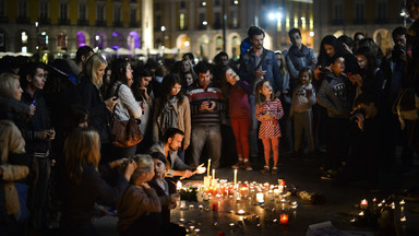 Świat reaguje na zamachy we Francji