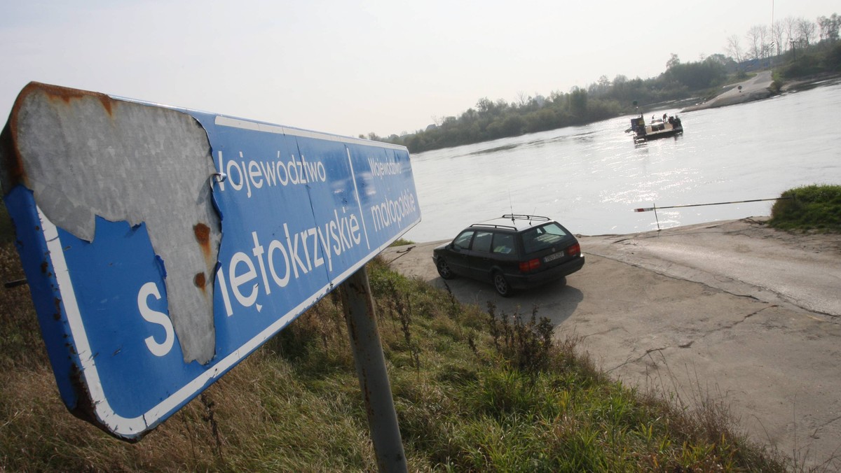 Świętokrzyski Zarząd Dróg Wojewódzkich w Kielcach przedstawił plany budowy mostu na Wiśle w miejscowości Nowy Korczyn, w której funkcjonuje przeprawa promowa. Inwestycja będzie kosztować około 200 mln zł.