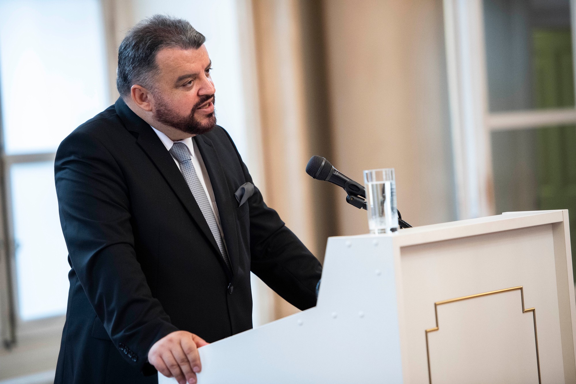 Publicista a politický analytik Eduard Chmelár.