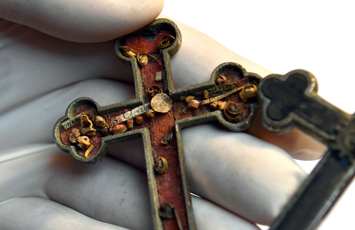 Krzyżk z relikwiami