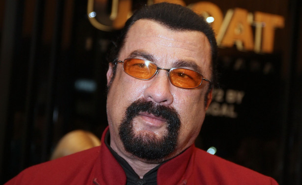 "Kazał mi usiąść i rozpiął rozporek". Steven Seagal oskarżany o molestowanie