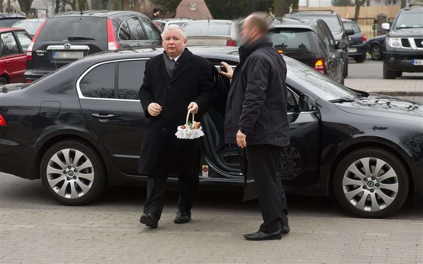 Kaczyński ze święconką. Zobacz, co miał w koszyczku...