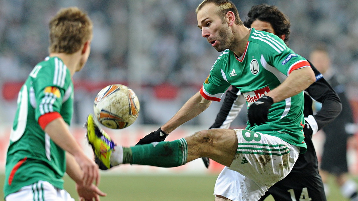 Legia Warszawa w pierwszym meczu 1/16 finału Ligi Europy zremisowała na własnym stadionie ze słynnym Sportingiem Lizbona 2:2 (1:0). Piłkarze Macieja Skorży mogli wygrać spotkanie z Portugalczykami nawet czterema bramkami, ale w pierwszym meczu o punkty w 2012 roku nie zaprezentowali dostatecznej skuteczności. Ciężki rewanż piłkarze Legii rozegrają 23 lutego w Lizbonie, aby awansować, będą musieli wspiąć się na wyżyny swoich możliwości.