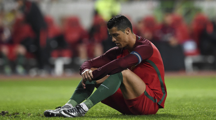 Még el sem kezdődött a torna, máris fenyegetésekkel és kritikákkal találja magát szemben Cristiano Ronaldo /Fotó: AFP