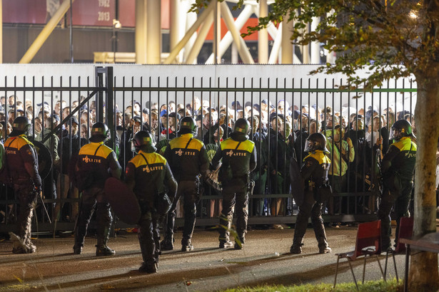 Policja i kibice Legii w Alkmaar