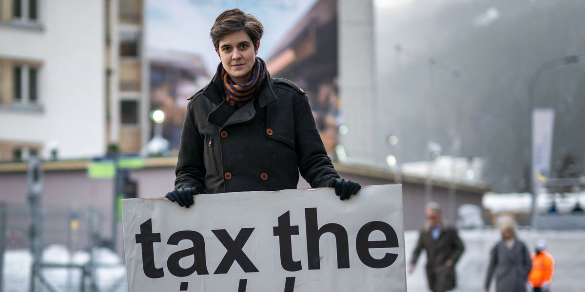 Marlene Engelhorn w Davos" z transparentem "Opodatkować bogatych!”, 15 stycznia 2024 r.
