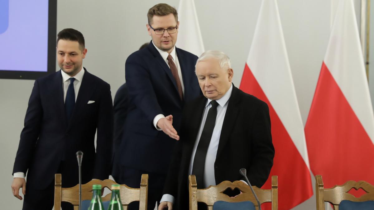 Prezes PiS Jarosław Kaczyński, poseł Michał Woś i europoseł Patryk Jaki.