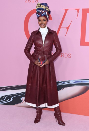 Halima Aden az első modell, aki hidzsábot viselt amerikai szépségversenyen egy Tommy Hilfiger X Zendaya kollekcióból származott darabot választott, és milyen jól tette 