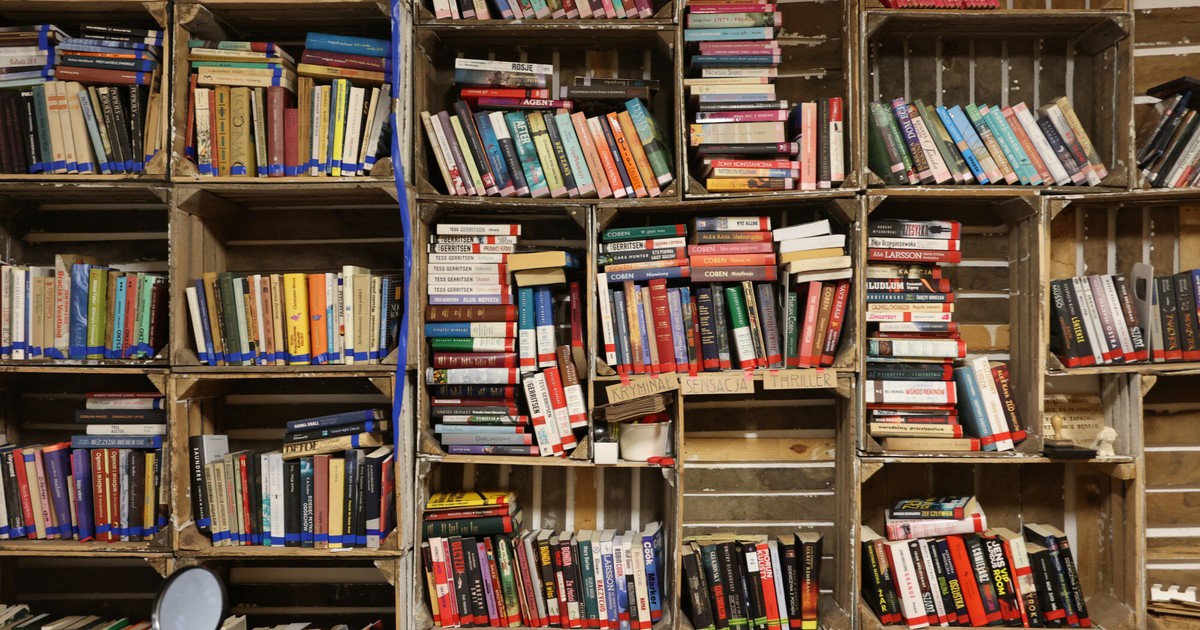 "Kryzys czytelniczy". Ten kraj chce wrócić do tradycyjnych podręczników i bibliotek