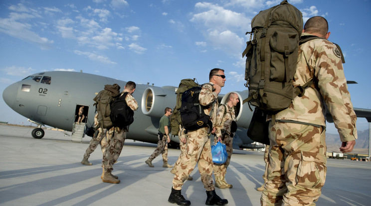 A magyar katonai bázis helyszínét meghatározó előörs tagjai már haza is érkeztek Csádból (Képünk ilusztráció) Fotó : MTI-Koszticsák Szilárd