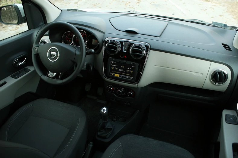 Dacia Lodgy - wnętrze bogatszych wersji wygląda naprawdę dobrze
