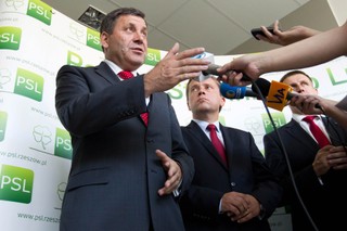 Politycy umiarkowanie o abolicji podatkowej według Piechocińskiego