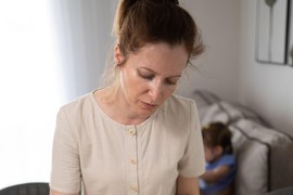 Beograđanka BRUTALNO OSKRNAVILA USKRS! Zbog OVE SLIKE cela Srbija KLJUČA OD BESA na sveti dan: Kad vidite u čemu drži čuvarkuću i KOJE JE BOJE, meditiraćete da se smirite