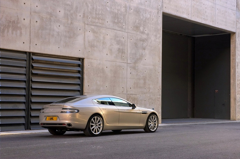 Aston Martin Rapide – z pięknem trzeba obcować