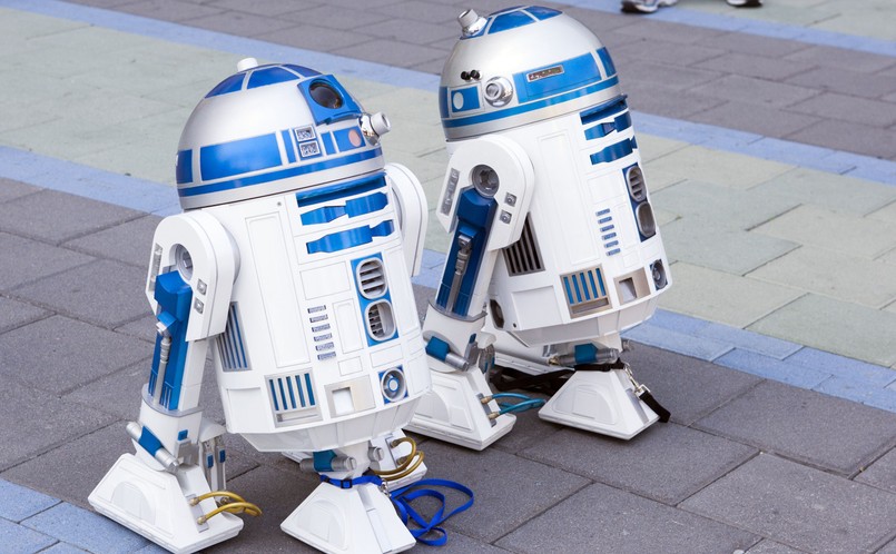 Dwa droidy model R2-D2