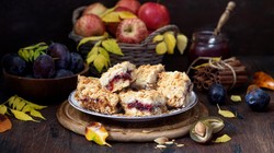 Fantazja śliwkowo-jabłkowa od Ewy Wachowicz. To ciasto znika w oka mgnieniu