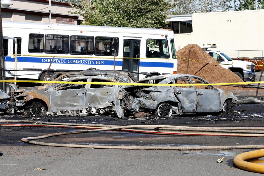 Samolot runął na parking. Zobacz wstrząsające nagranie