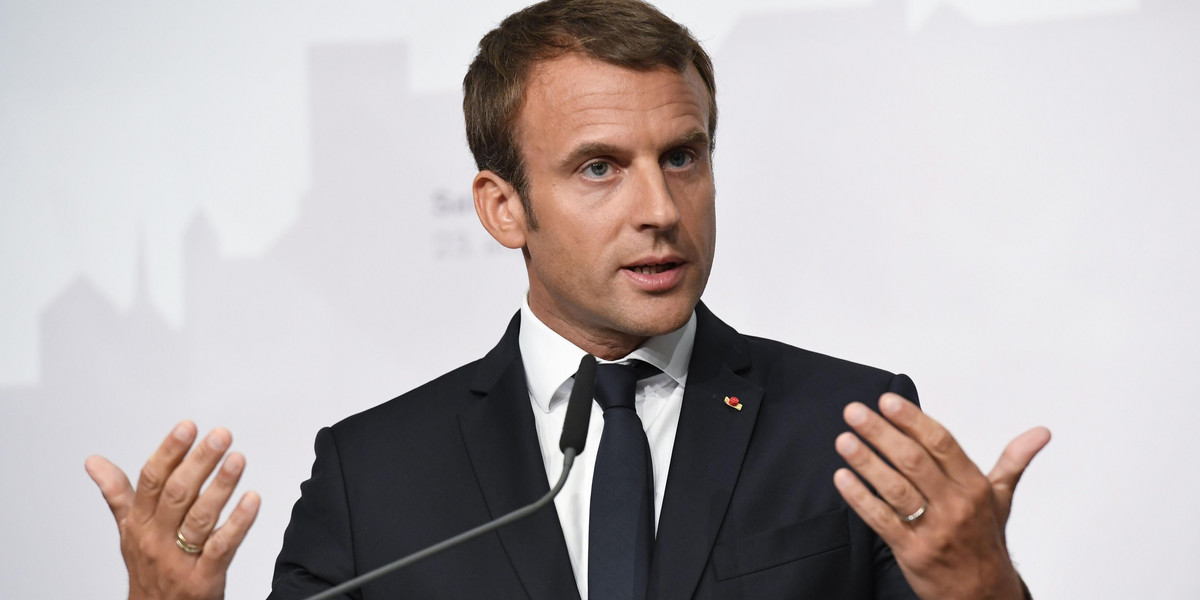 Macron w trzy miesiące wydał 26 tys. euro na makijaż