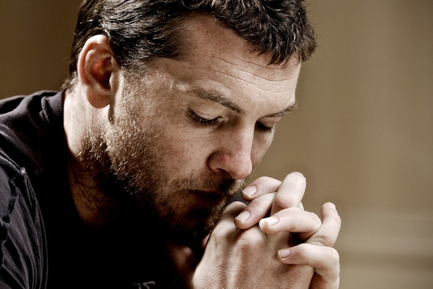 "Drift" – Sam Worthington na wysokiej fali