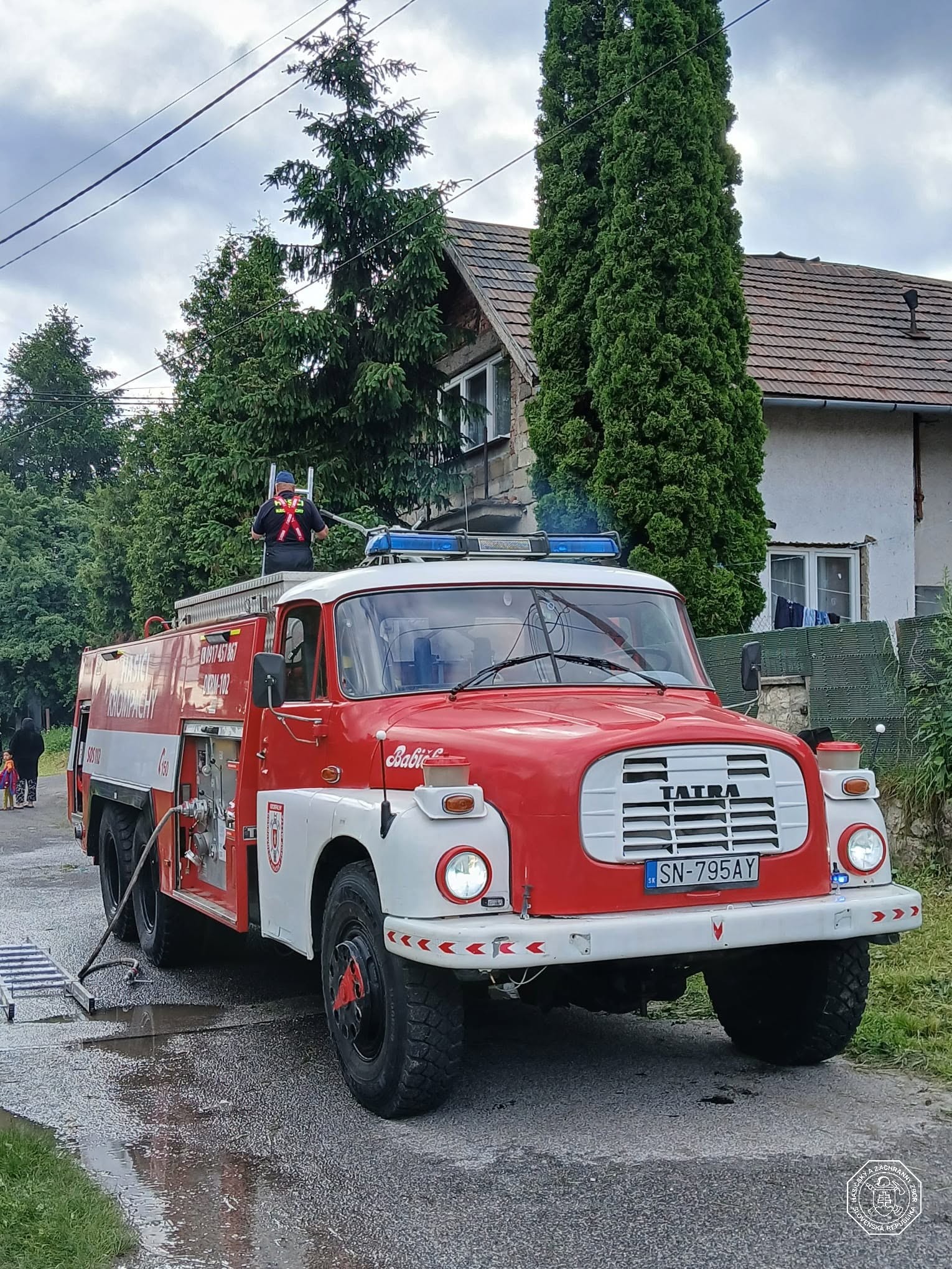 V Krompachoch vypukol  požiar bytových jednotiek a hospodárskych budov.