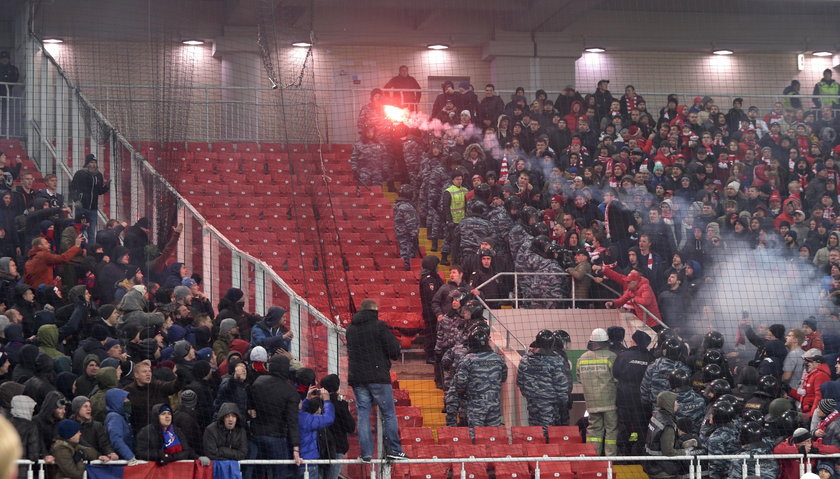 Derby Moskwy: Kibice Spartaka i CSKA przesadzili. Sędzia przerwał mecz