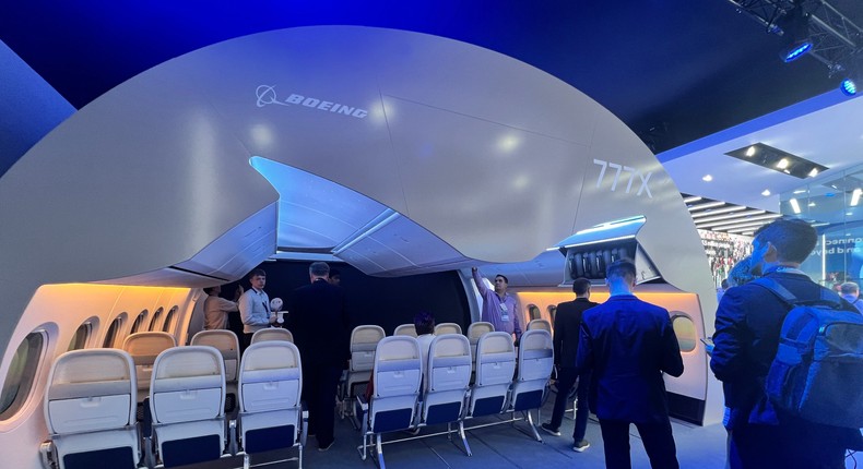 Boeing's new 777X widebody offers a suite of cabin comforts, like dimmable windows, sunset mood lighting, and a system to minimize turbulence.Pete Syme/Business Insider