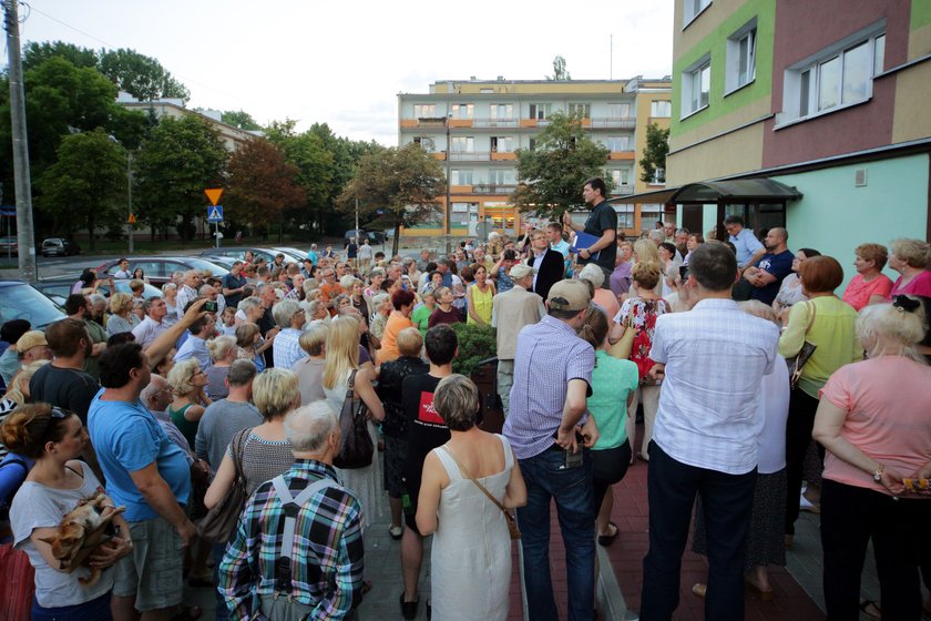 Protest w sprawie budowy marketu na skwerze