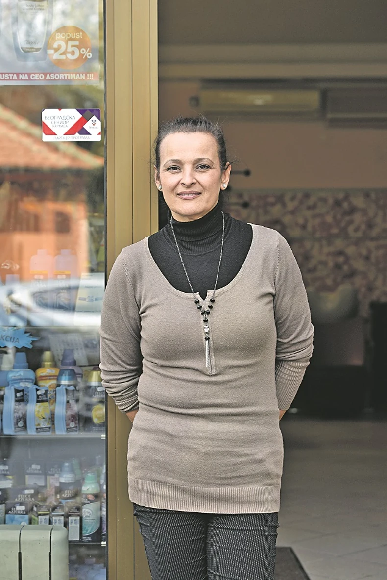 Radnica iz frizerskog salona