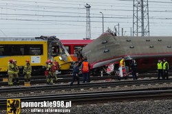 Czołowe zderzenie pociągów w Gdyni. Są poszkodowani