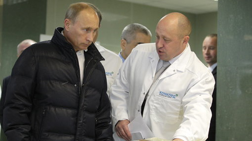 Jewgienij Prigożyn oprowadza Władimira Putina po swojej fabryce żywności, 2010 r.