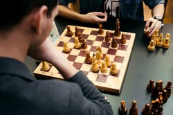 Dziecko pokonało polskiego arcymistrza. Ośmiolatek zapisał się w historii szachów