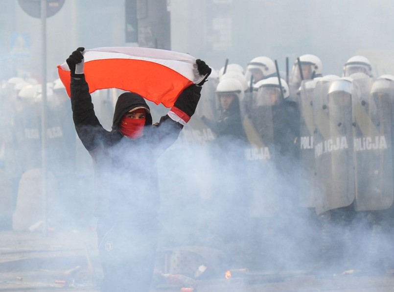 Dzień Niepodległości 2010 roku w Warszawie. Demonstracja narodowców i starcia z policją