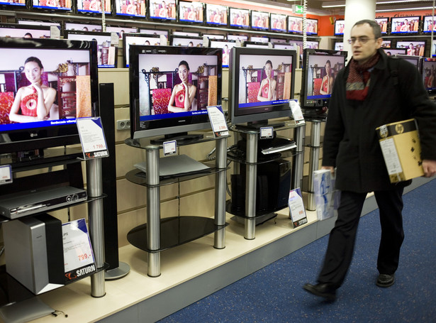 Telewizor przed komputerem. Polacy wolą oglądać