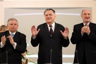 Jarosław Kaczyński, Jan Olszewski i Antoni Macierewicz podczas konferencji, 15 lat po upadku rządu Olszewskiego