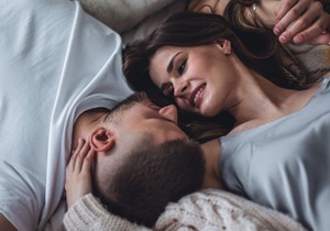 Ekspert za ljubav tvrdi da bezazleni flert može obnoviti strast u vezi