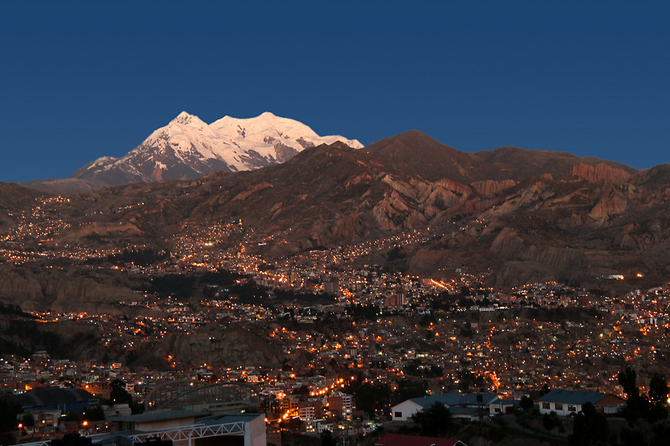 Boliwia - Andyjska Forteca. Zmrok zapada nad La Paz