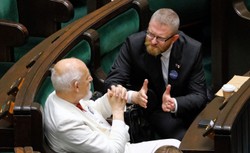 Zabawna poprawka w Sejmie. Helikopter dla Emilewicz i "żeby wszyscy byli zdrowi, piękni i bogaci"