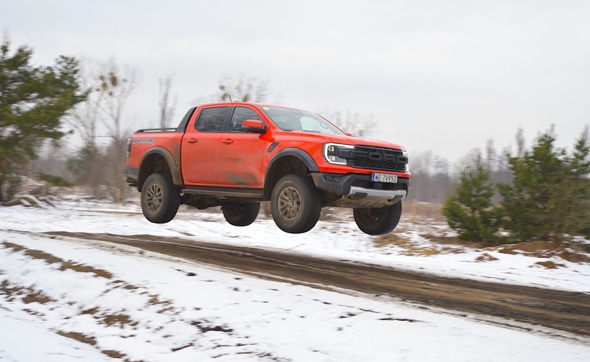 Ford Ranger Raptor w locie czuje się najlepiej