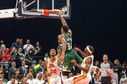 Bucks wciąż niepokonani, Lakers jedyną drużyną bez zwycięstwa [WIDEO]