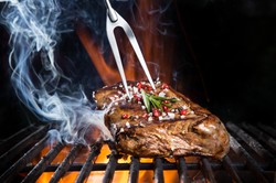 Wykrycie nielegalnego uboju nie odstraszy od wołowiny. Będziemy jeść więcej burgerów i steków