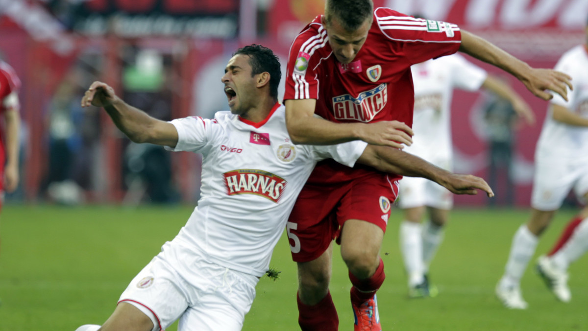 Widzew Łódź pokonał 2:1 (1:0) Piasta Gliwice w wyjazdowym meczu 8. kolejki T-Mobile Ekstraklasy. Łodzianie przełamali niemoc, jaką mieli w ostatnich trzech meczach ligowych.